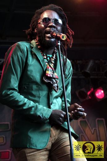 Jah Bouks (Jam) with The House Of Riddim Band 20. Reggae Jam Festival - Bersenbrueck 03. August 2014 (12).JPG